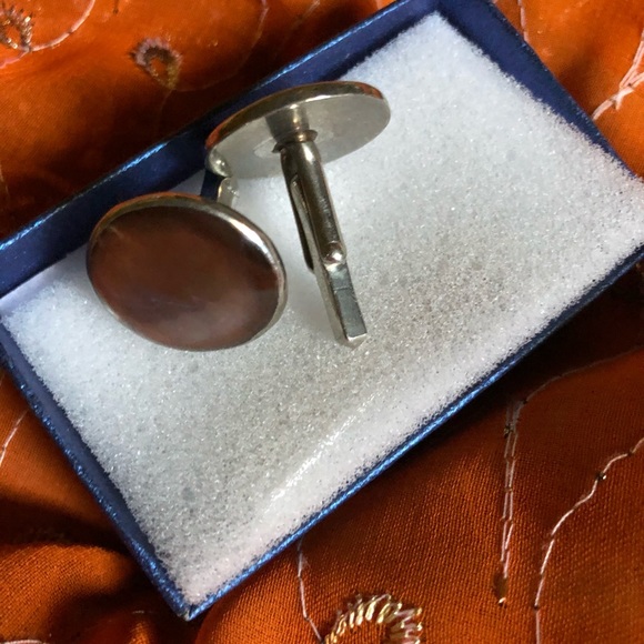 Cuff links💰 (5/$25 any bundle of 4 or more) - Picture 3 of 3